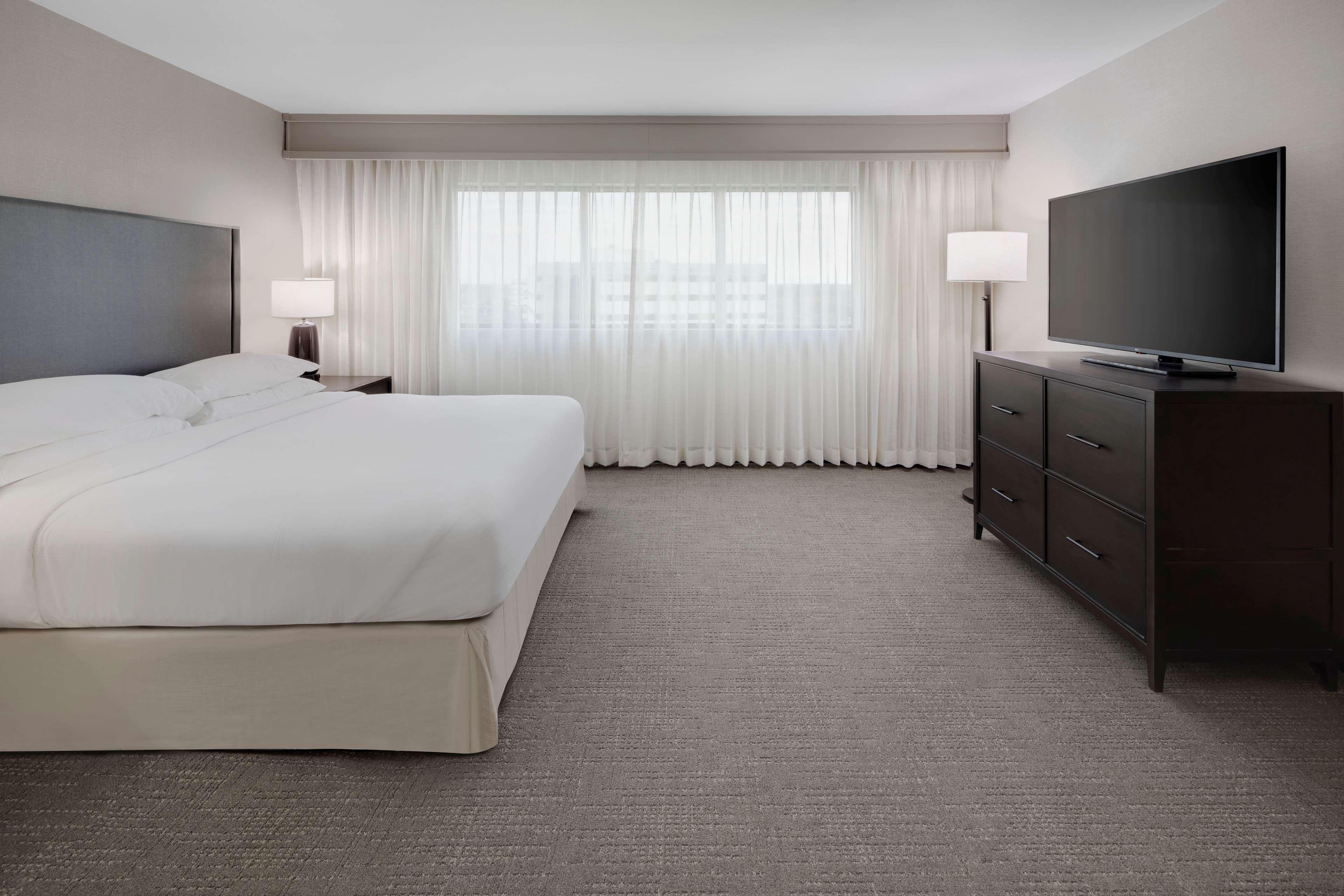 Embassy Suites By Hilton Detroit Troy Auburn Hills Bagian luar foto