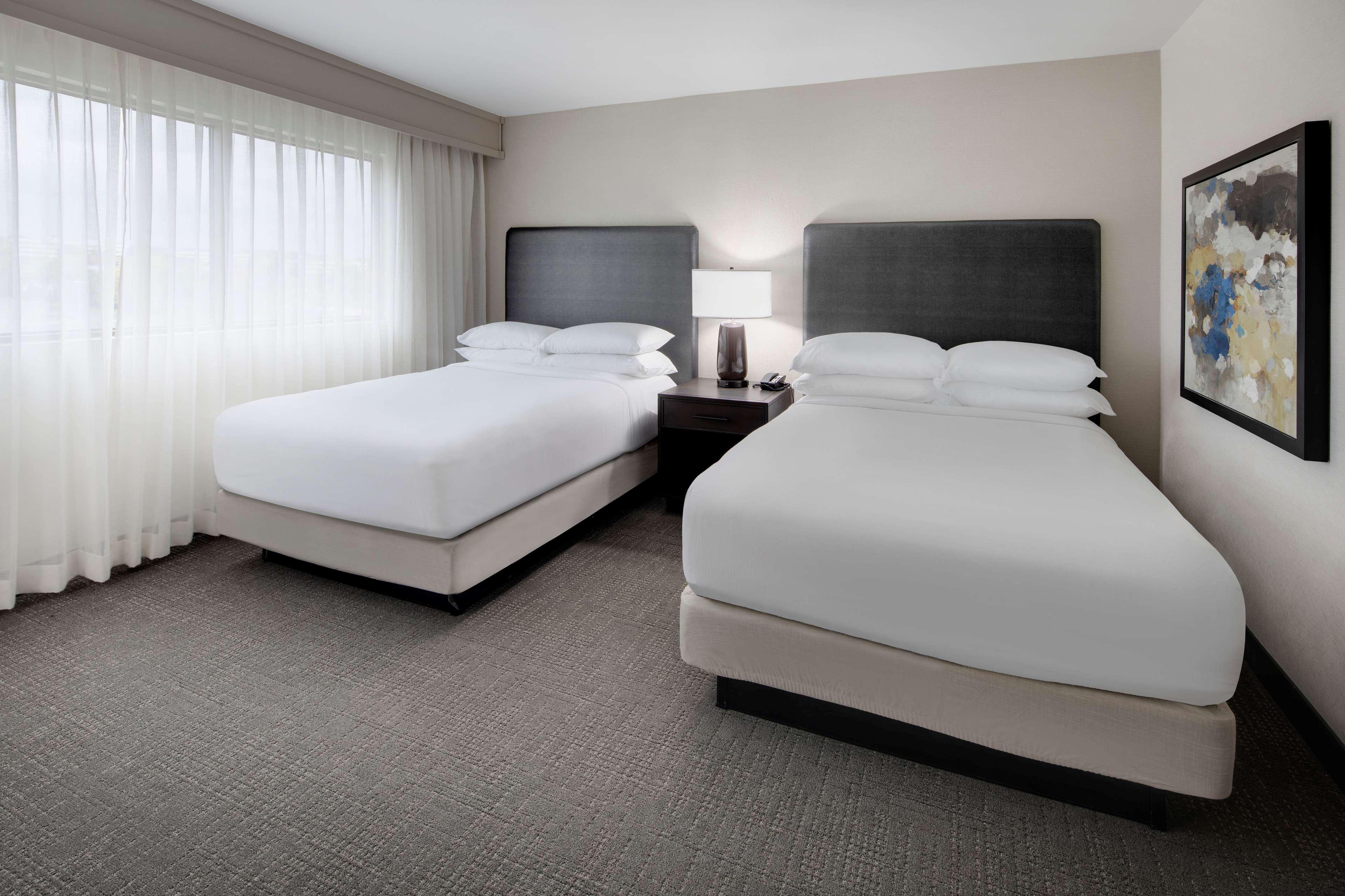 Embassy Suites By Hilton Detroit Troy Auburn Hills Bagian luar foto