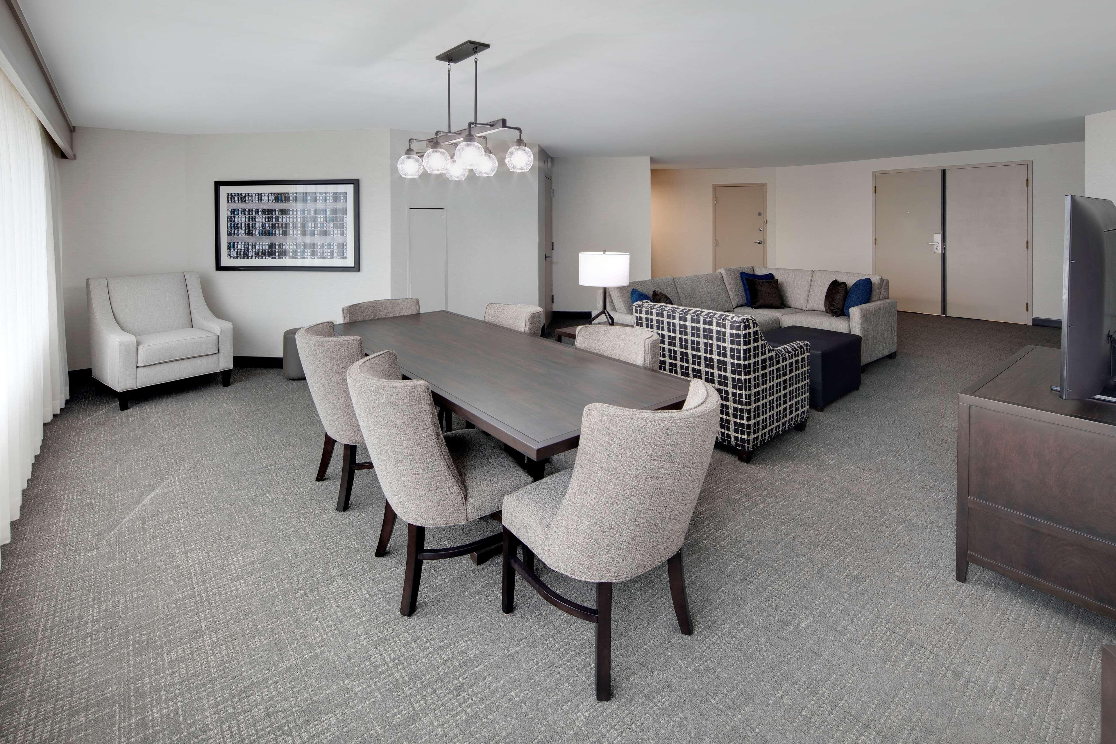 Embassy Suites By Hilton Detroit Troy Auburn Hills Bagian luar foto