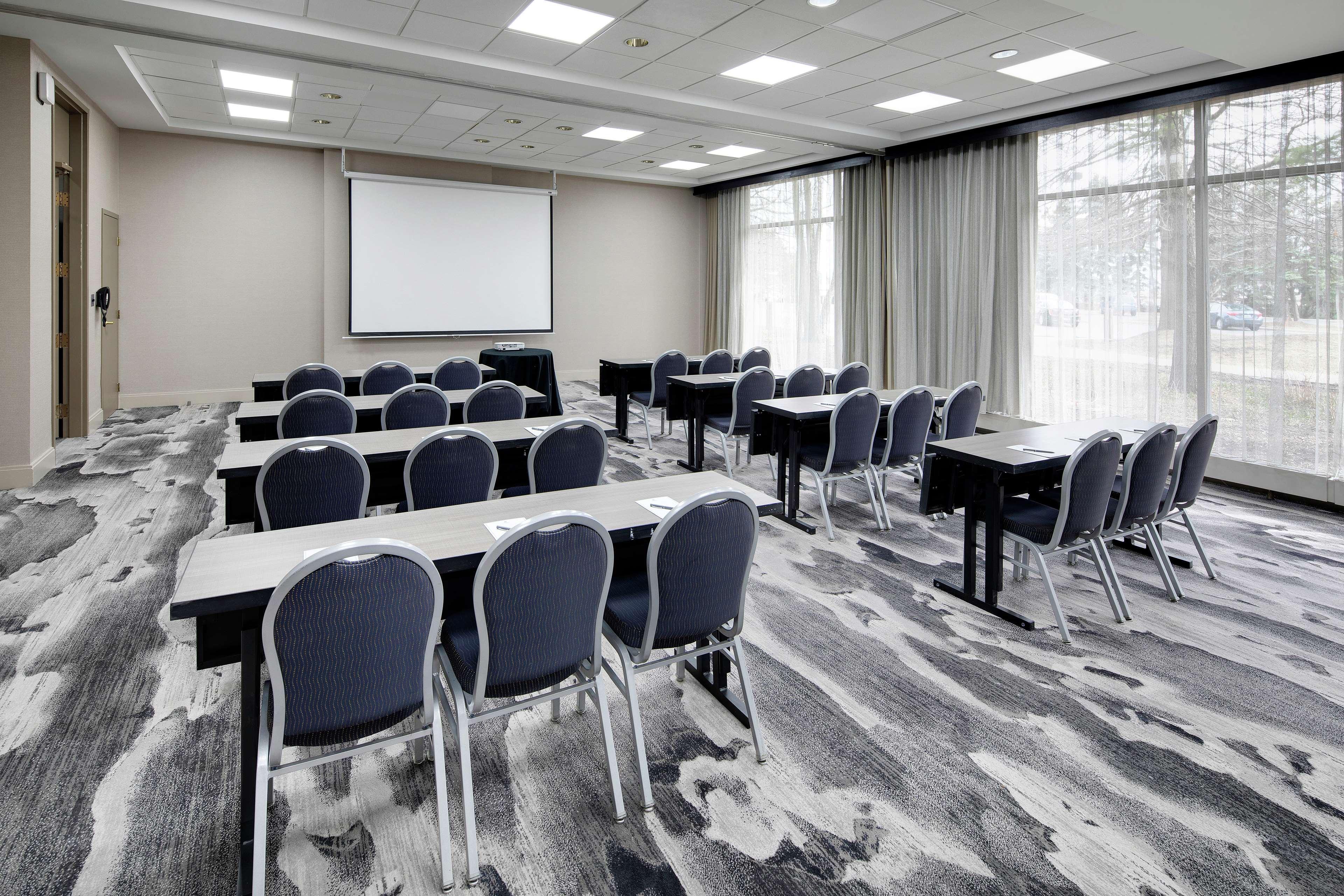 Embassy Suites By Hilton Detroit Troy Auburn Hills Bagian luar foto