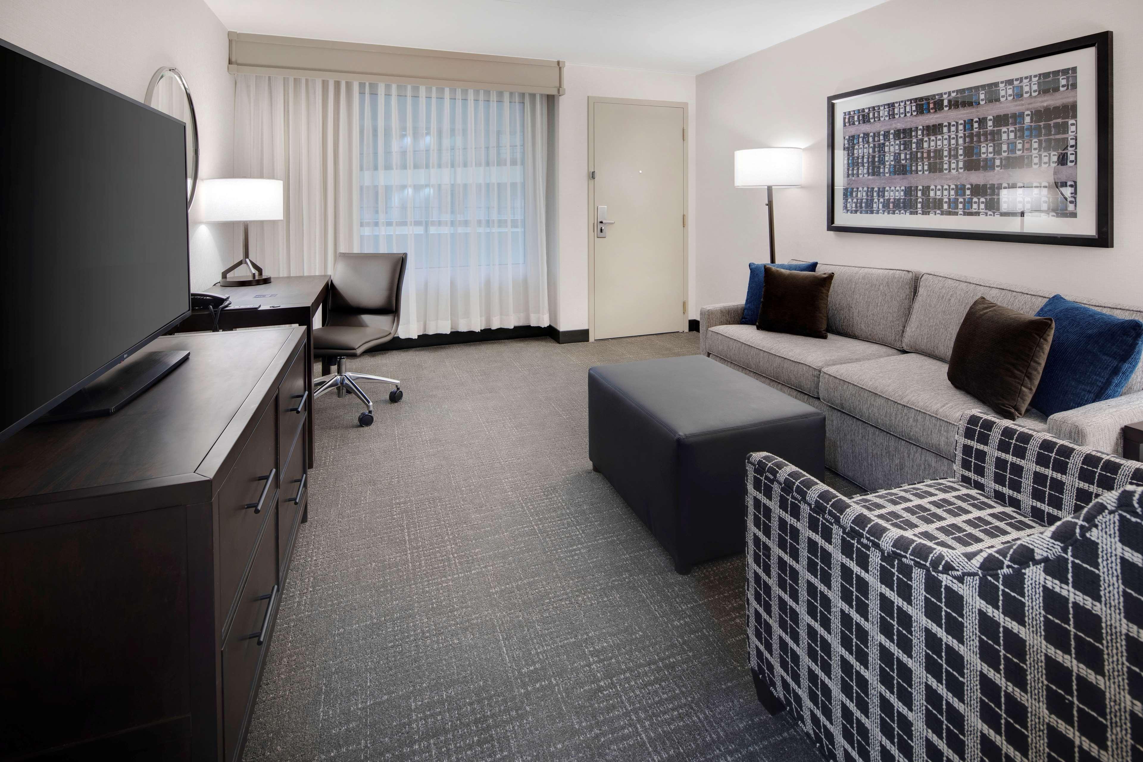 Embassy Suites By Hilton Detroit Troy Auburn Hills Bagian luar foto
