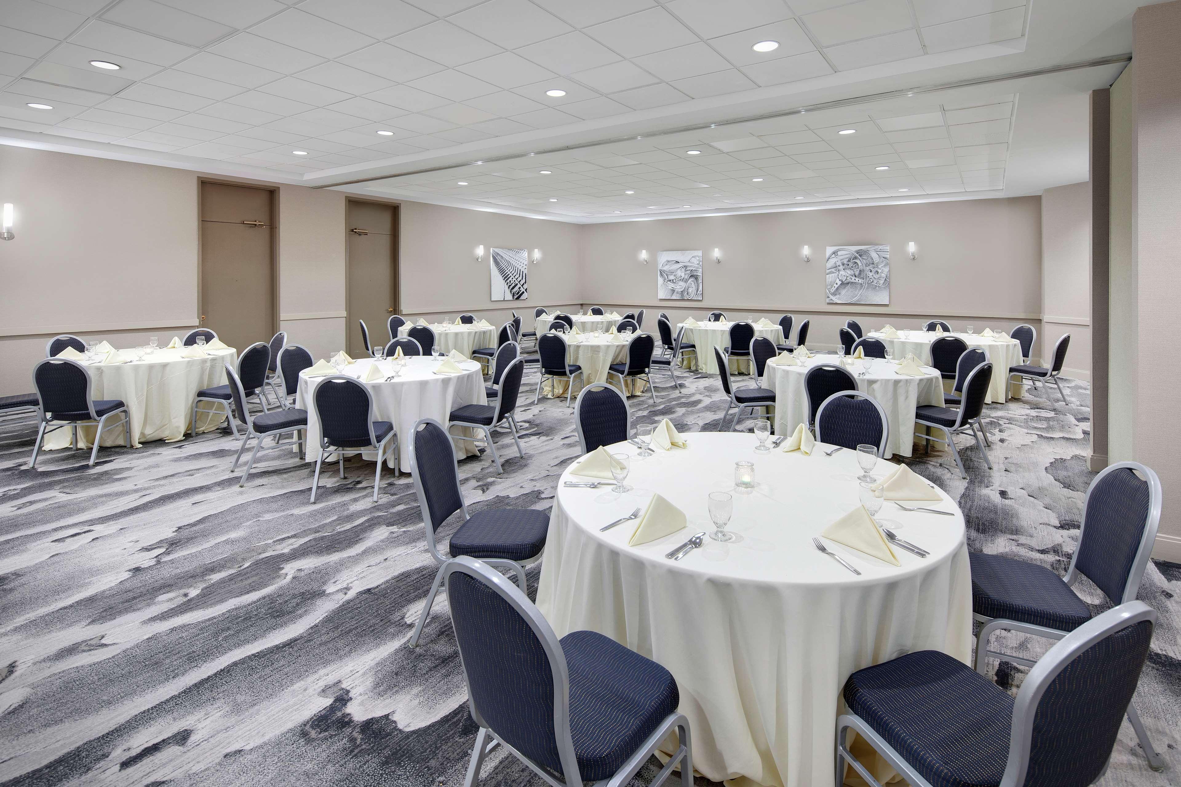 Embassy Suites By Hilton Detroit Troy Auburn Hills Bagian luar foto
