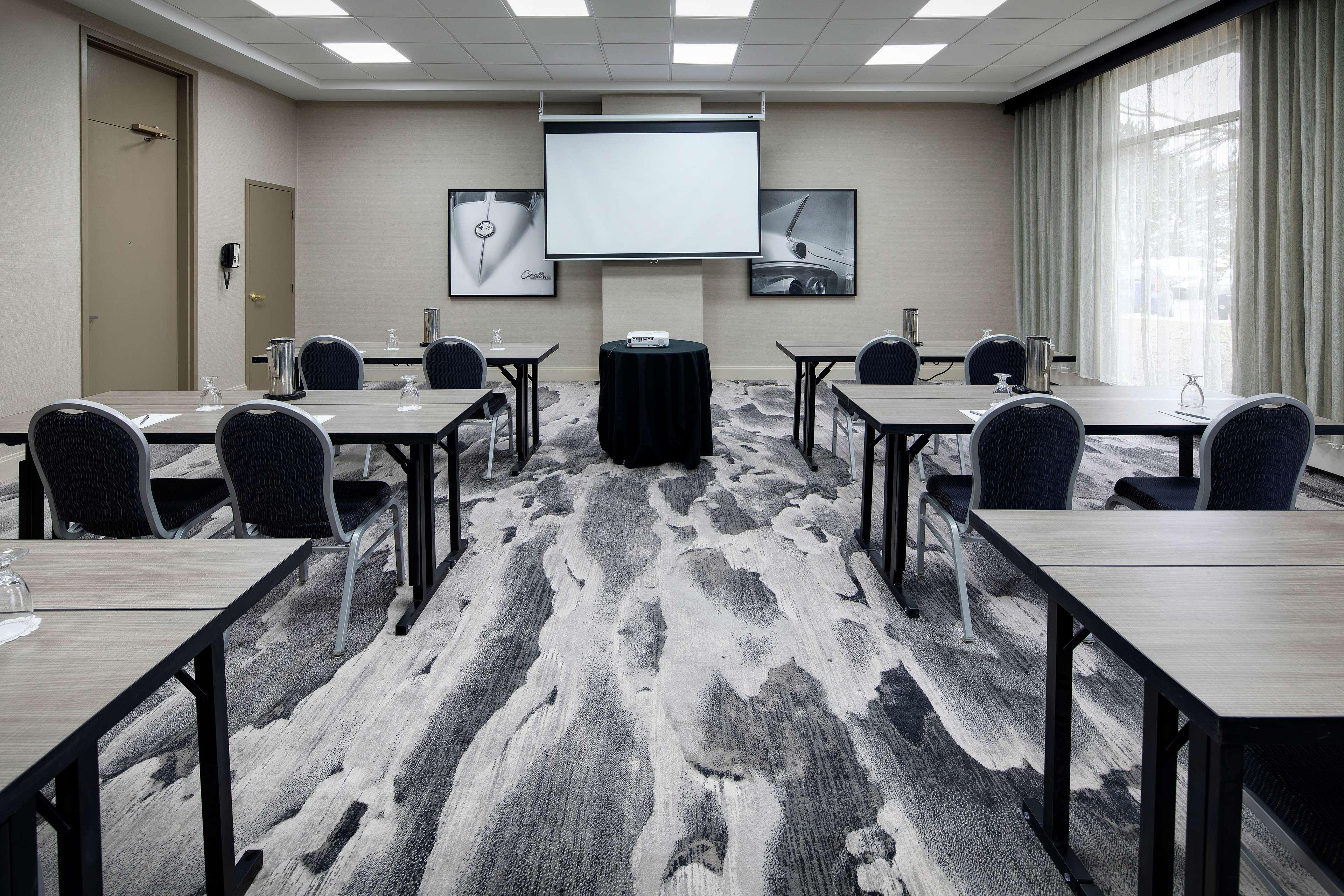 Embassy Suites By Hilton Detroit Troy Auburn Hills Bagian luar foto