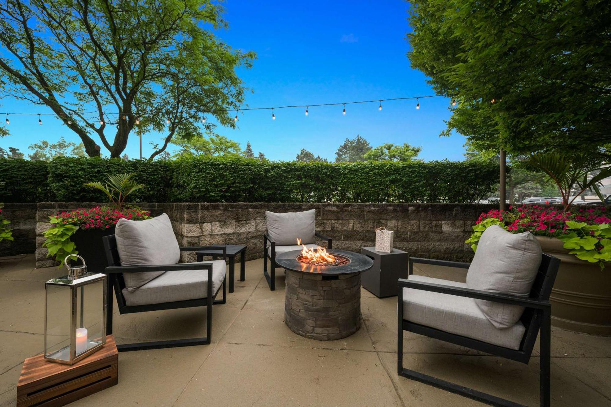 Embassy Suites By Hilton Detroit Troy Auburn Hills Bagian luar foto