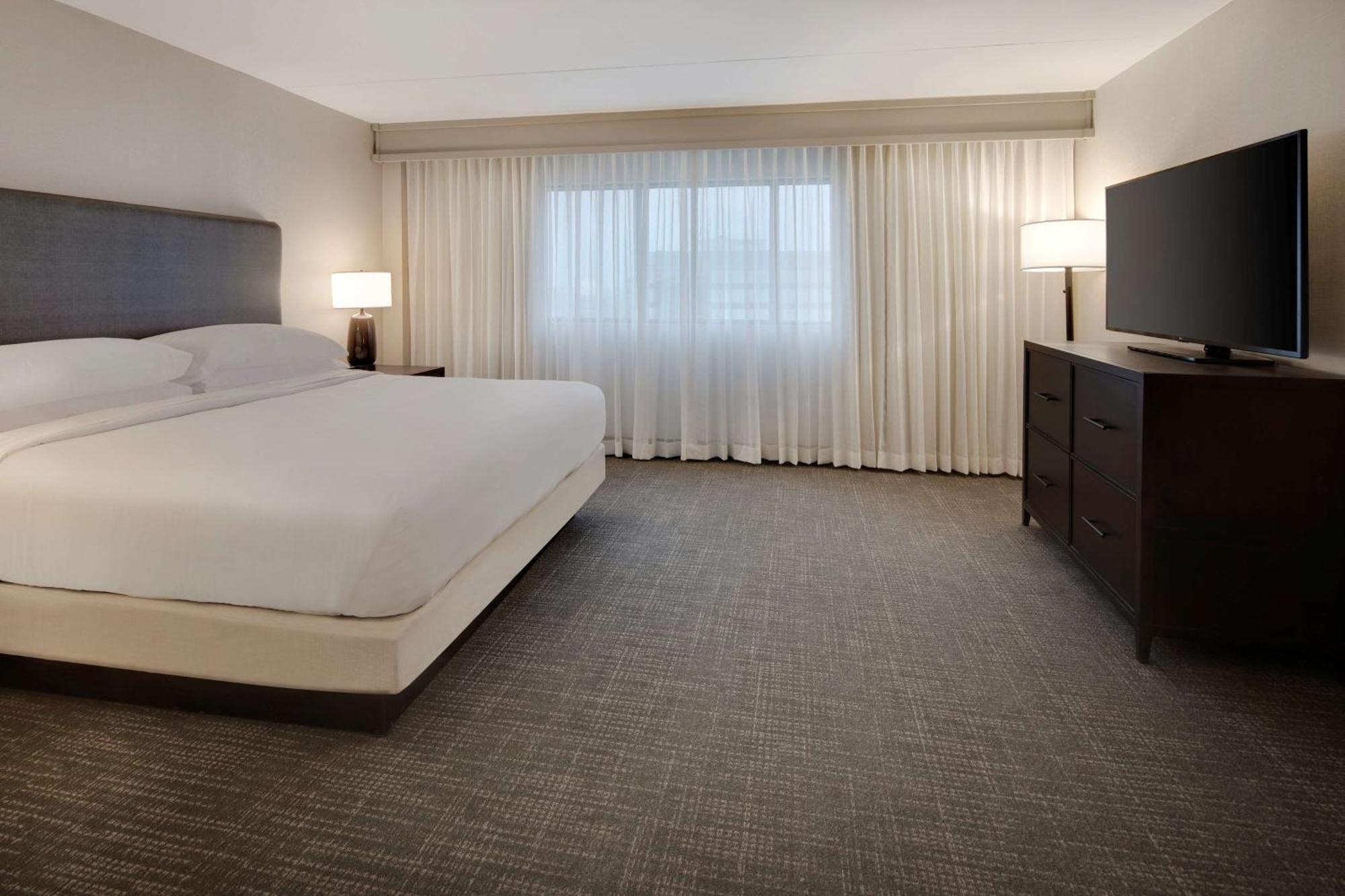 Embassy Suites By Hilton Detroit Troy Auburn Hills Bagian luar foto