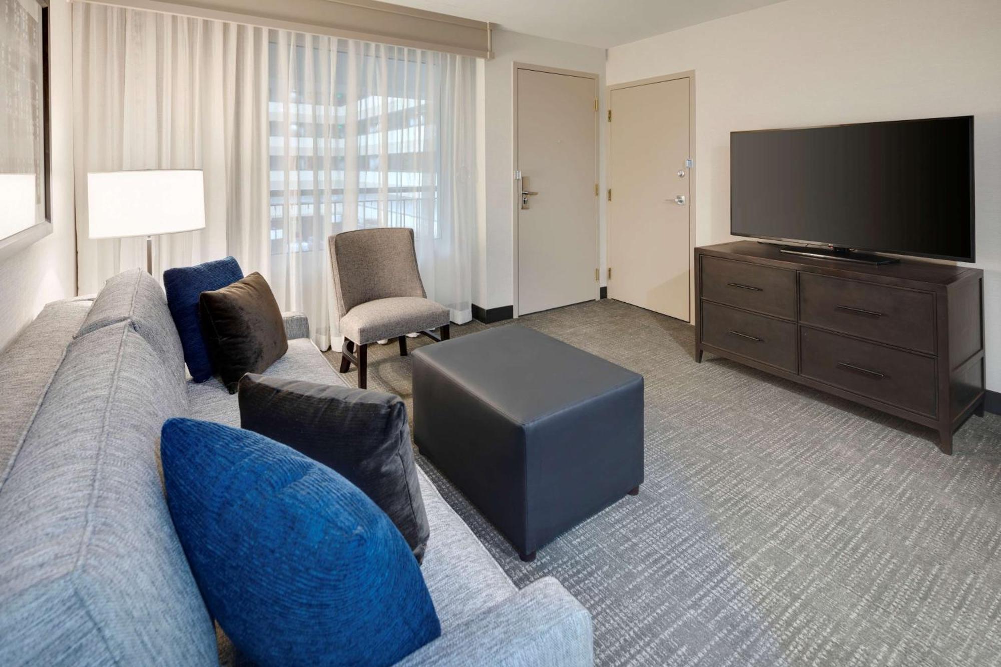 Embassy Suites By Hilton Detroit Troy Auburn Hills Bagian luar foto