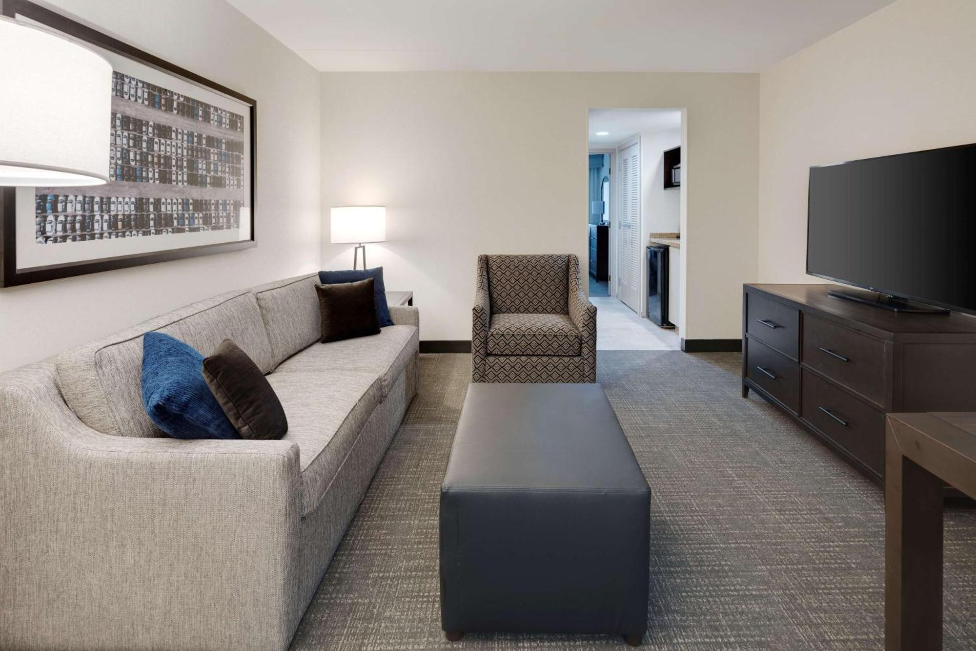 Embassy Suites By Hilton Detroit Troy Auburn Hills Bagian luar foto