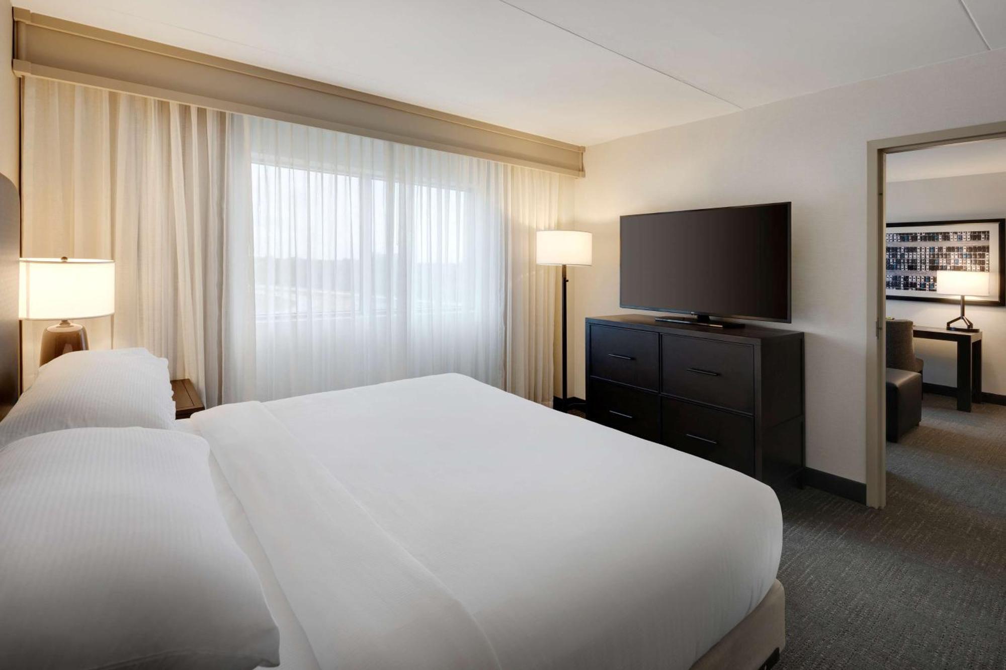 Embassy Suites By Hilton Detroit Troy Auburn Hills Bagian luar foto