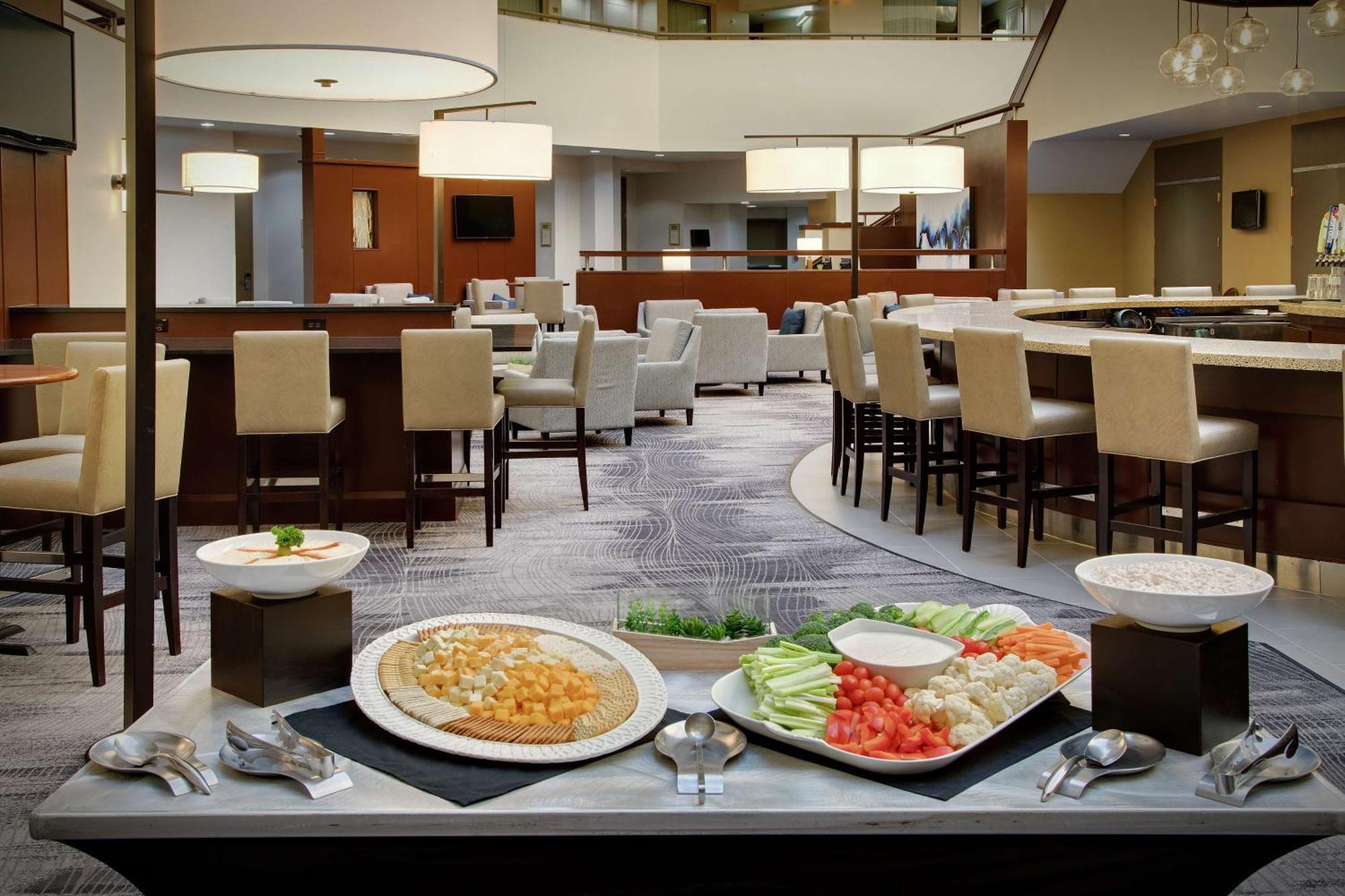 Embassy Suites By Hilton Detroit Troy Auburn Hills Bagian luar foto