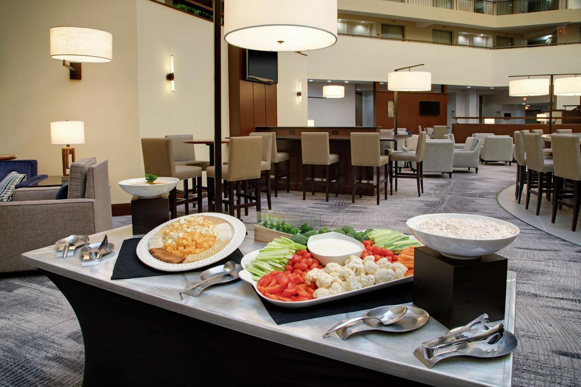 Embassy Suites By Hilton Detroit Troy Auburn Hills Bagian luar foto