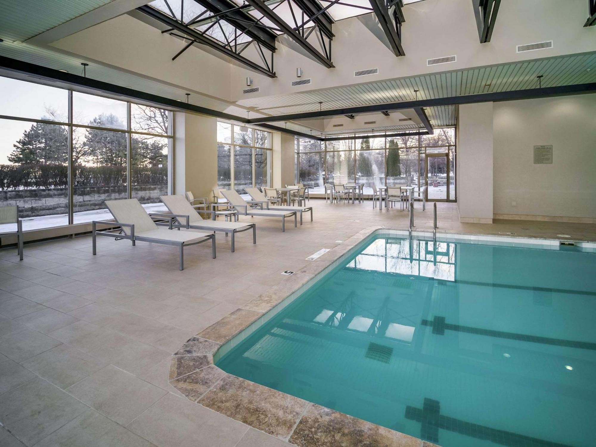 Embassy Suites By Hilton Detroit Troy Auburn Hills Bagian luar foto