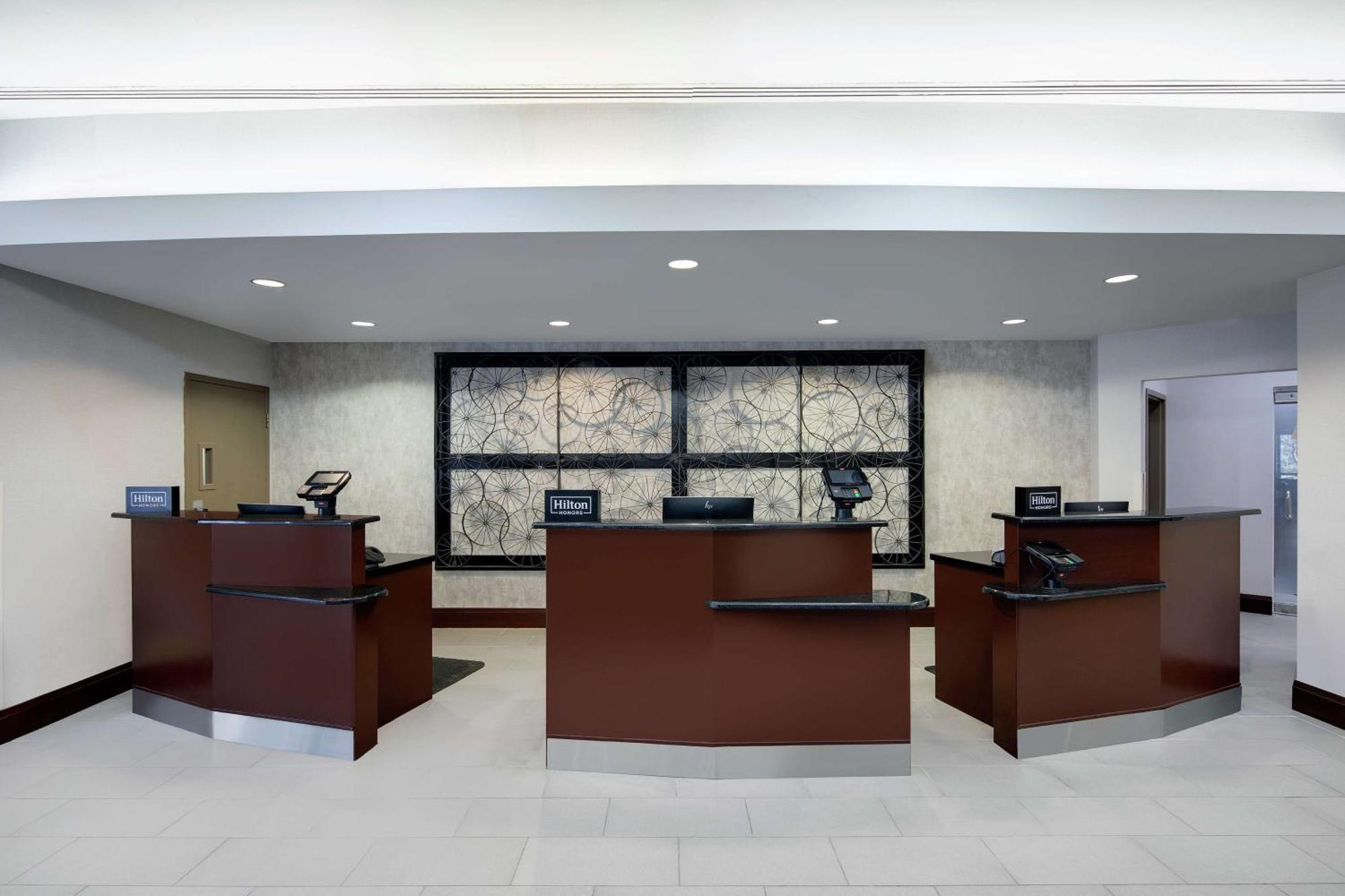 Embassy Suites By Hilton Detroit Troy Auburn Hills Bagian luar foto