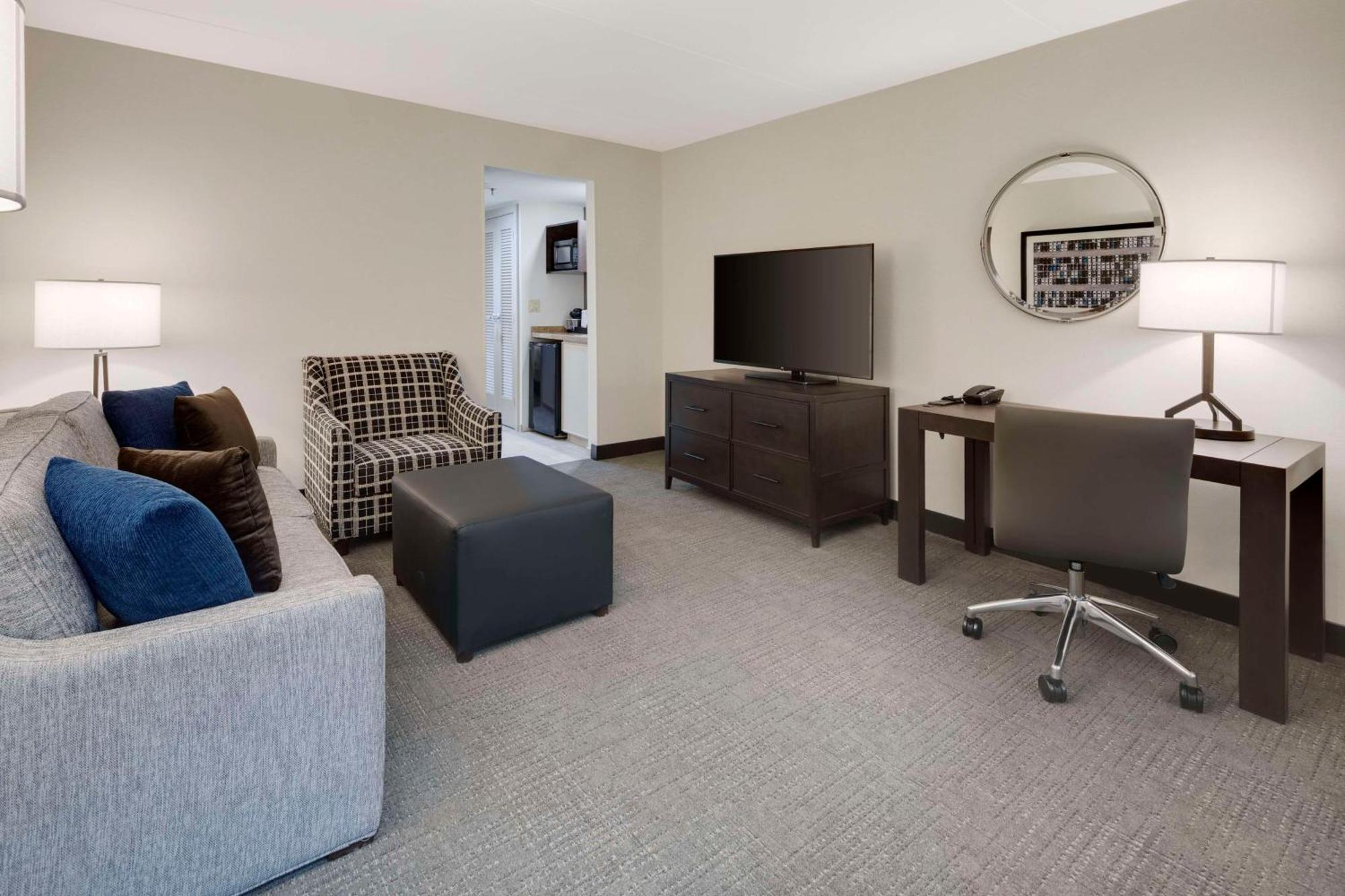 Embassy Suites By Hilton Detroit Troy Auburn Hills Bagian luar foto